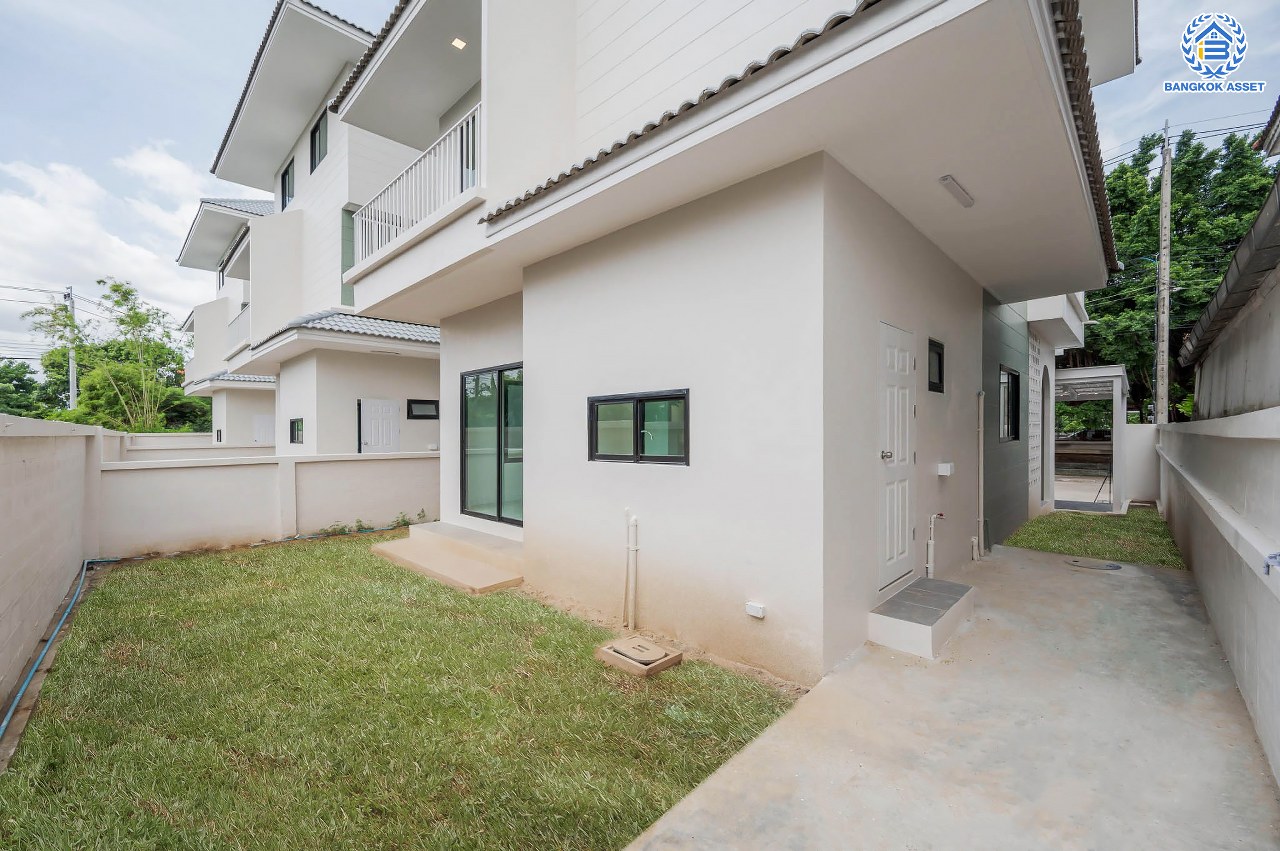 บ้านมือสองตกแต่งใหม่ โครงการ มณธานี บางแค บ้านเดี่ยว 3 ชั้น ดีไซน์หรูหรา เนื้อที่กว้าง 56.40 ตร.ว. พื้นที่ใช้สอย 240 ตร.ม. ฟังก์ชัน 5 ห้องนอน 4 ห้องน้ำ 2 ที่จอดรถ ฟังก์ชันครบตอบทุกไลฟ์สไตล์ บนทำเลศักยภาพ เชื่อมต่อถนนกาญจนาภิเษก ใกล้เดอะมอลล์บางแค ใกล้รถไฟฟ้าสายสีน้ำเงิน "สถานีหลักสอง" และจุดขึ้นทางด่วน "กาญจนาภิเษก"